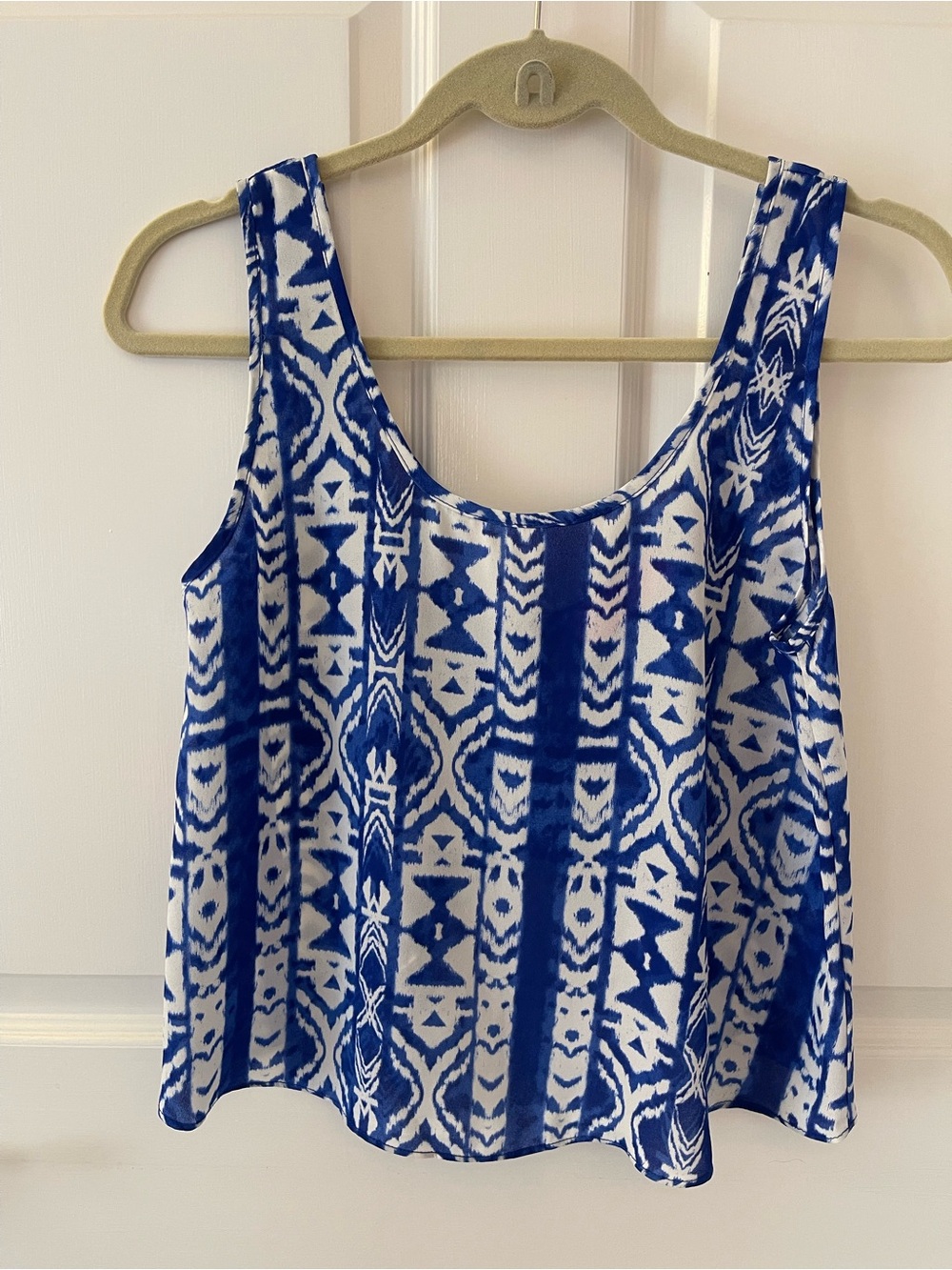 Women's Blue & White Printed Scoop Tank Top
